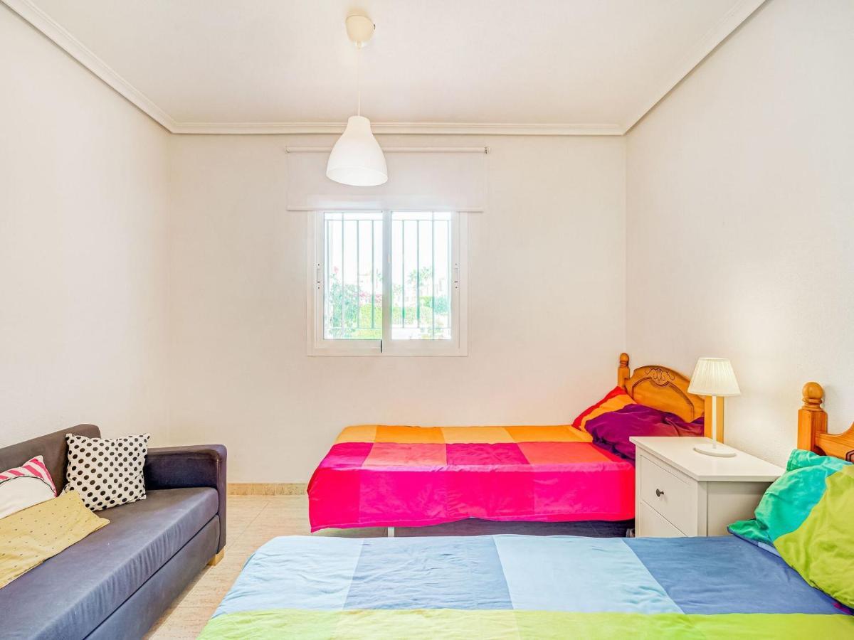 Belvilla By Oyo Lovely Bungalow With Swimming Pool Оріуела Екстер'єр фото