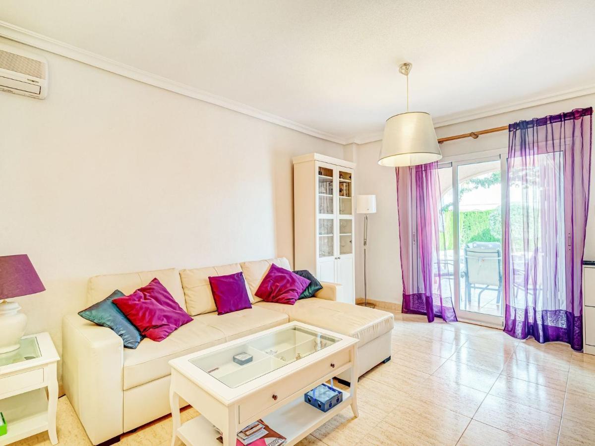 Belvilla By Oyo Lovely Bungalow With Swimming Pool Оріуела Екстер'єр фото