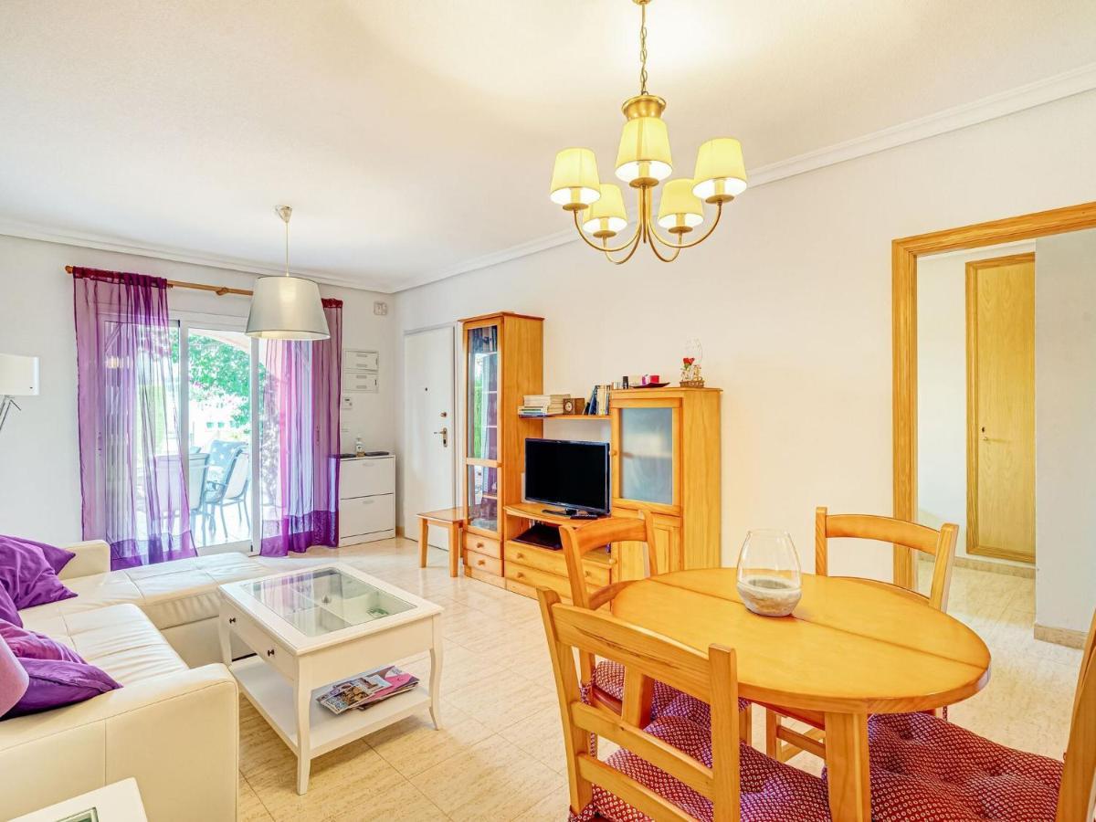 Belvilla By Oyo Lovely Bungalow With Swimming Pool Оріуела Екстер'єр фото